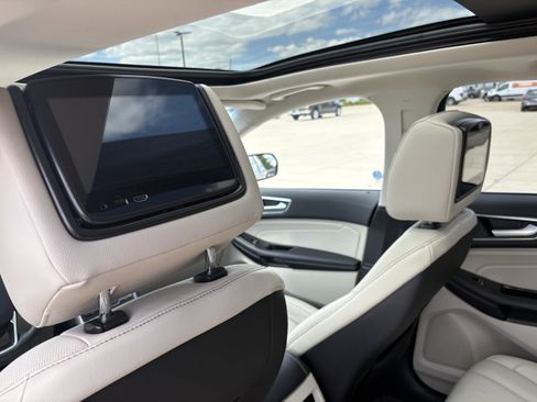 Used 2020 Ford Edge Titanium w/ Equipment Group 301A AWD/4WD image 38