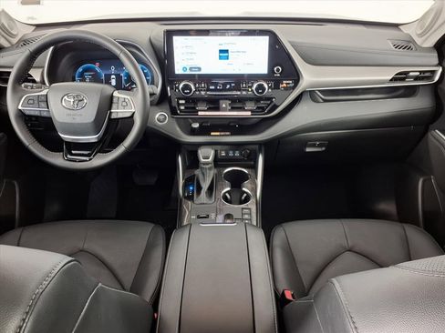 Used 2025 Toyota Highlander Limited image 9