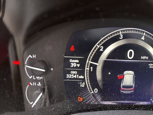 Used 2023 Lexus LX 600 4WD w/ Luxury Package image 18