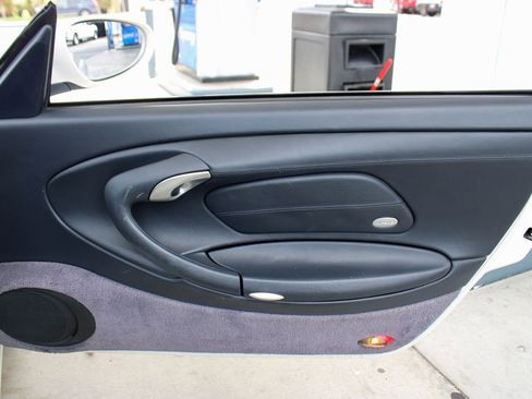 Used 2000 Porsche 911 Cabriolet image 41