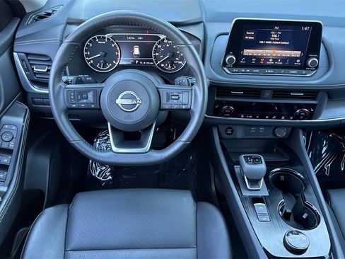 Used 2024 Nissan Rogue SV w/ SV Premium Package image 14