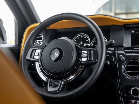 Used 2023 Rolls-Royce Cullinan Black Badge w/ Dark Exterior Package image 43