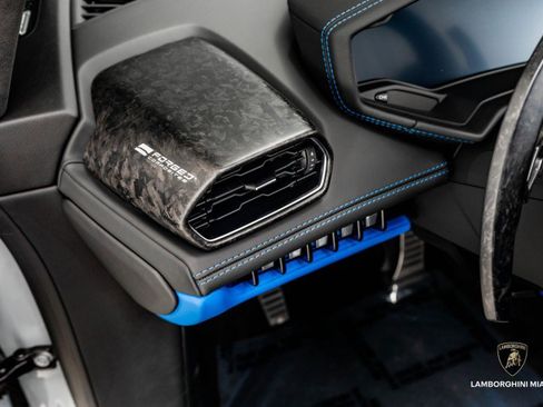 Used 2022 Lamborghini Huracan EVO image 37
