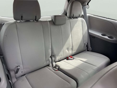Used 2019 Toyota Sienna XLE w/ XLE Navigation Package image 18