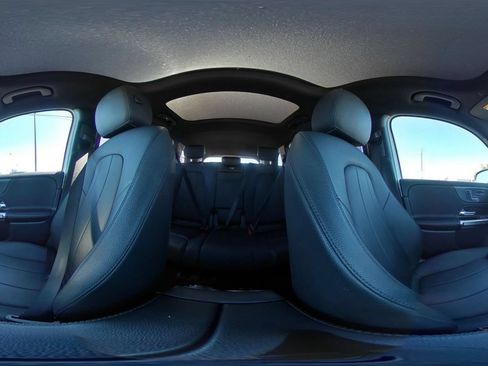 Used 2025 Mercedes-Benz GLB 250 image 44
