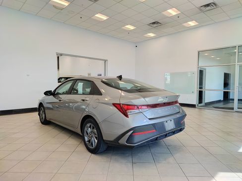 Used 2024 Hyundai Elantra SEL FWD image 5