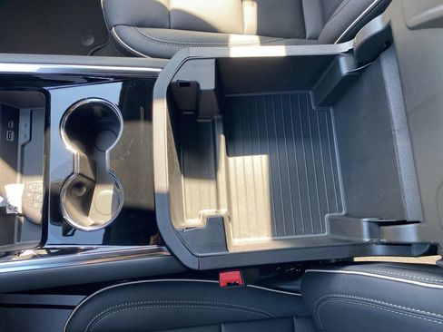 New 2026 Chevrolet Suburban Premier image 34