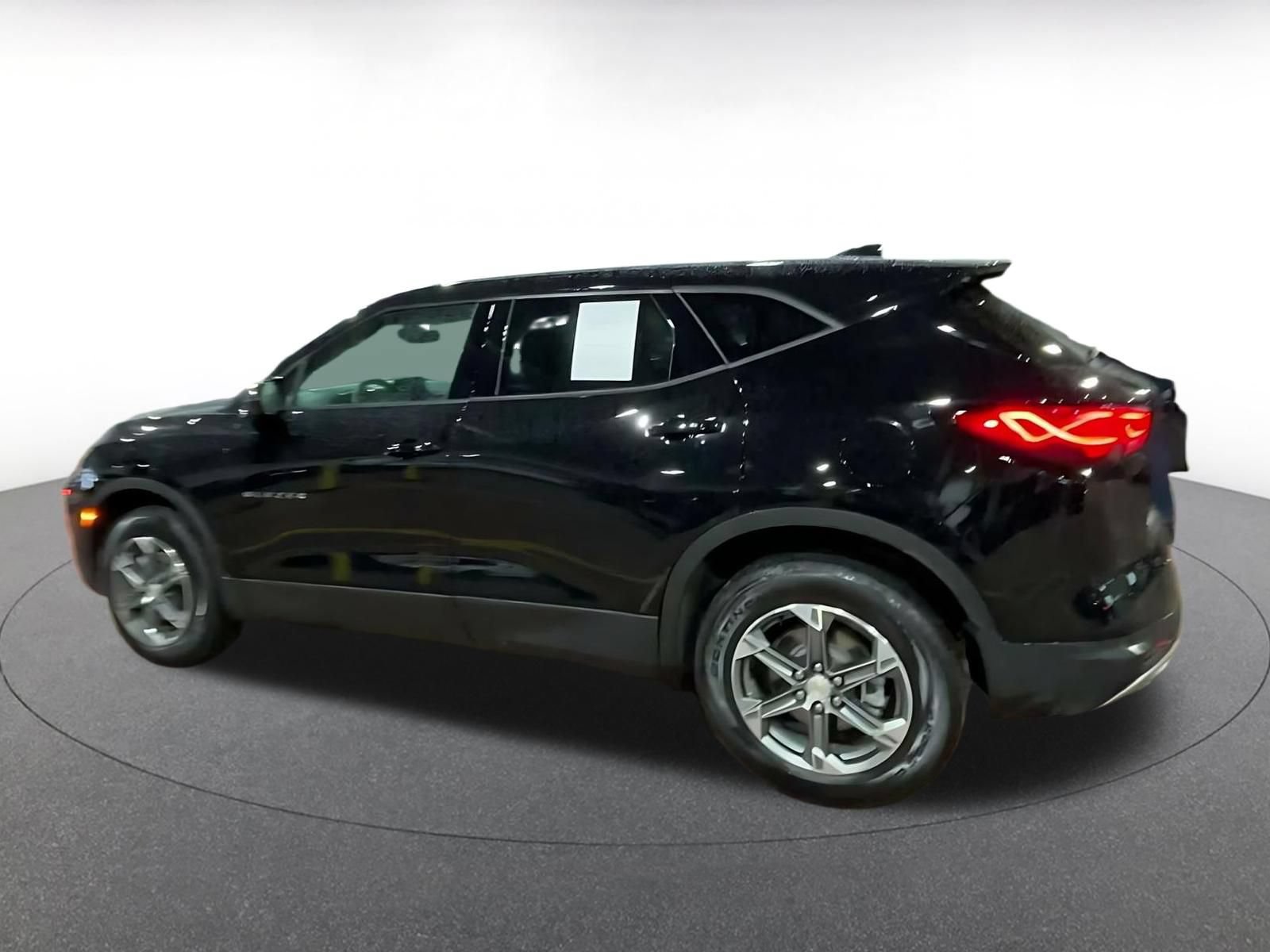Used 2026 Chevrolet Blazer LT FWD image 9