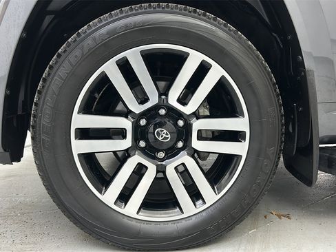 Used 2022 Toyota 4Runner Limited image 32