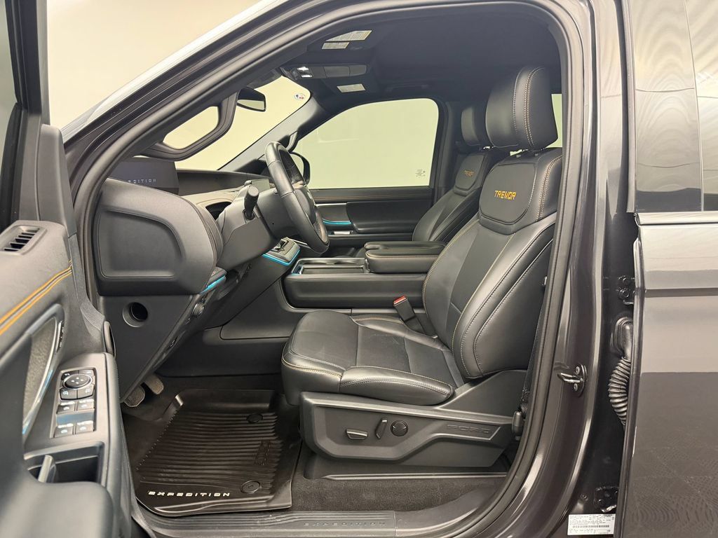 Used 2025 Ford Expedition Tremor AWD/4WD image 5