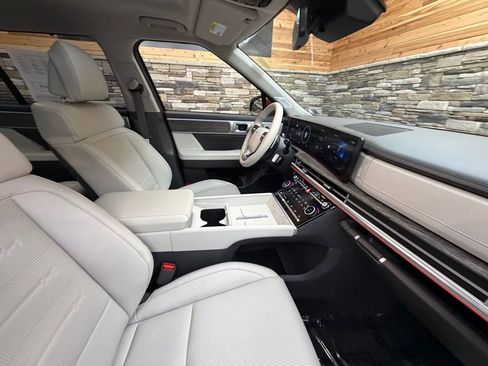 Used 2025 Hyundai Santa Fe Limited AWD/4WD image 14