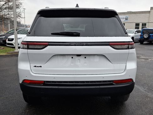 New 2025 Jeep Grand Cherokee Altitude image 5