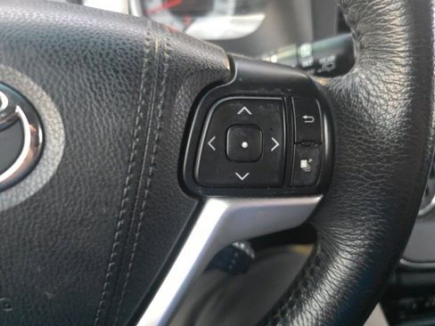 Used 2017 Toyota Sienna SE Premium image 15