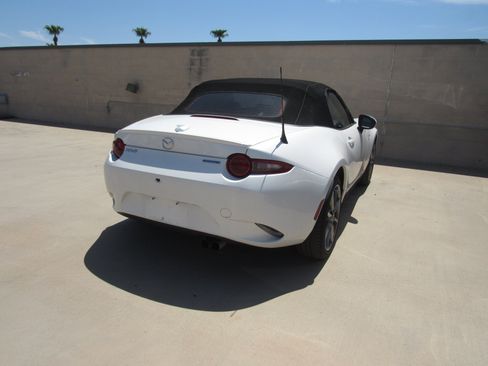 Used 2022 MAZDA MX-5 Miata Grand Touring w/ Weather Package RWD image 3
