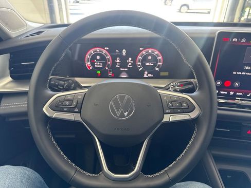 New 2026 Volkswagen Tiguan SE FWD image 19