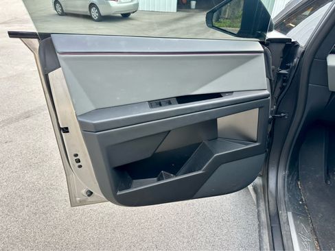 Used 2024 Tesla Cybertruck AWD Crew Cab image 9
