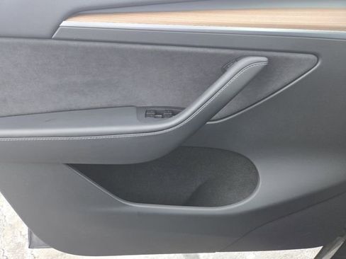 Used 2025 Tesla Model Y Long Range image 32