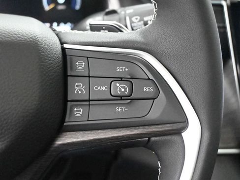 New 2025 Jeep Grand Cherokee L Limited w/ Trailer Tow Package image 35