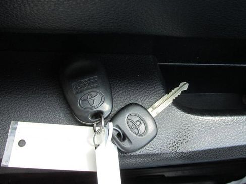 Used 2017 Toyota Tundra SR5 w/ TRD Off Road Package image 17