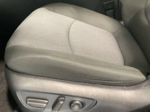 Used 2025 Toyota RAV4 XLE AWD/4WD image 17