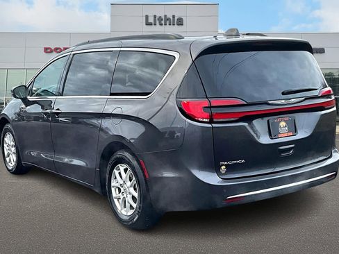 Used 2022 Chrysler Pacifica Touring-L image 4