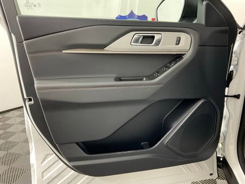 New 2026 Ford Explorer Active RWD image 12
