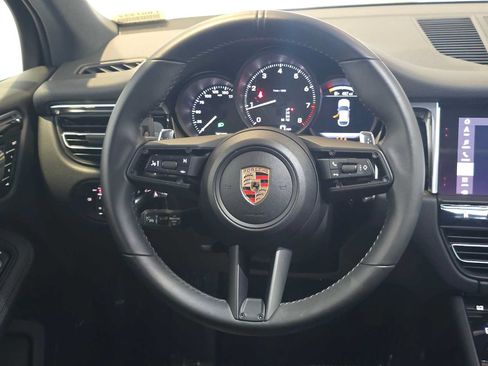 Used 2025 Porsche Macan AWD/4WD image 21