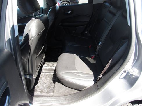 Used 2018 Jeep Compass Latitude w/ Popular Equipment Group FWD image 18