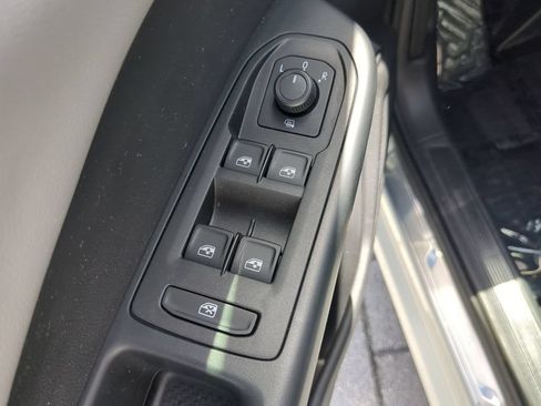 Certified 2022 Volkswagen Taos SE FWD image 17