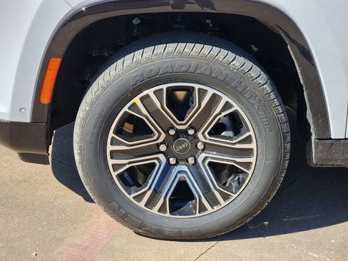 New 2026 Jeep Grand Wagoneer 4WD image 7