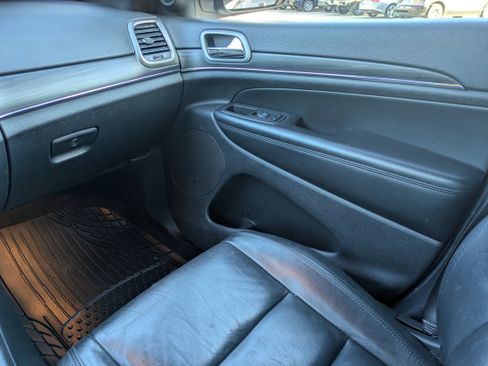 Used 2022 Jeep Grand Cherokee Limited AWD/4WD image 9