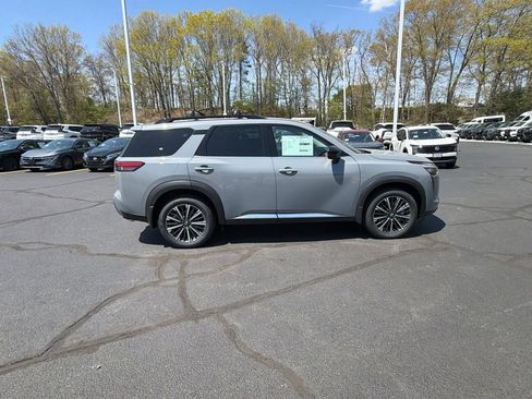 New 2026 Nissan Pathfinder Platinum AWD/4WD image 7