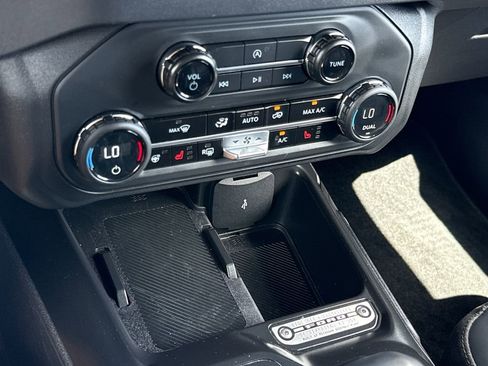 Used 2025 Ford Bronco Outer Banks image 23