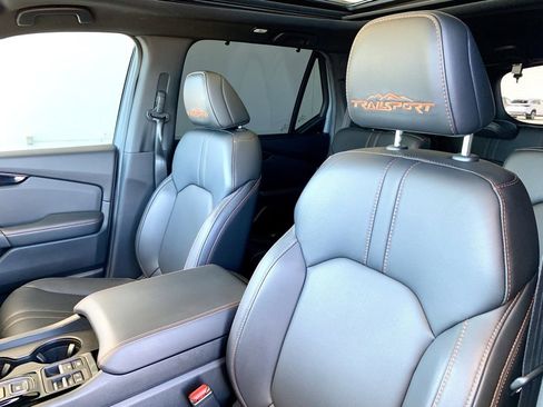 Used 2025 Honda Pilot TrailSport image 16