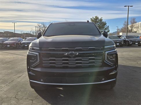 Used 2025 Chevrolet Suburban High Country image 2