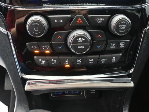 Used 2020 Jeep Grand Cherokee Limited w/ Luxury Group II image 32