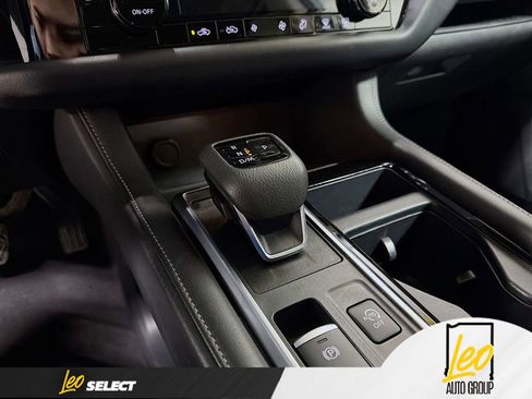 Used 2024 Nissan Pathfinder SV image 16