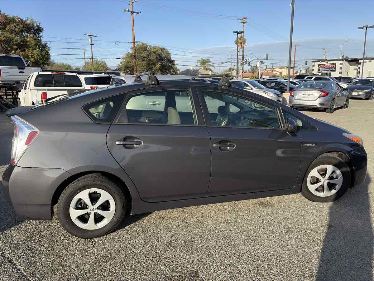 Used 2012 Toyota Prius Three FWD image 4