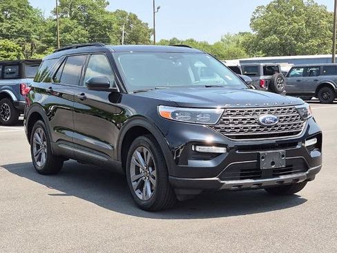 Certified 2023 Ford Explorer XLT w/ Equipment Group 202A AWD/4WD image 2