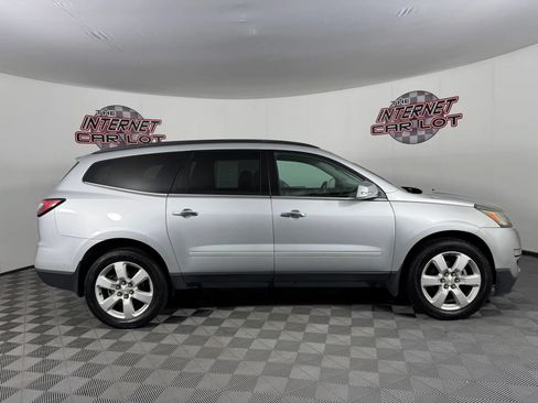 Used 2017 Chevrolet Traverse LT w/ Style and Technology Package AWD/4WD image 8