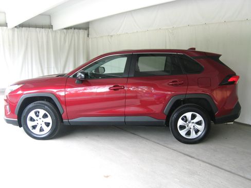 Used 2023 Toyota RAV4 LE image 22
