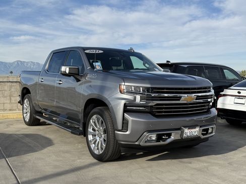 Used 2021 Chevrolet Silverado 1500 High Country w/ Technology Package image 2