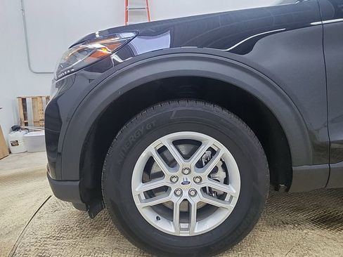 Used 2025 Ford Explorer Active image 19