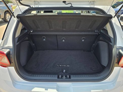 Used 2021 Hyundai Venue SE FWD image 8