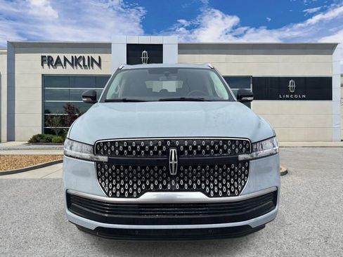New 2026 Lincoln Navigator L Premier AWD/4WD image 2