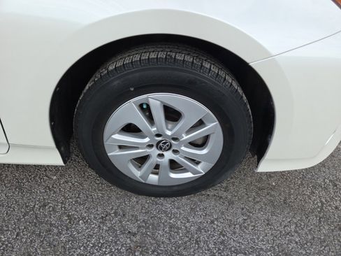 Used 2016 Toyota Prius Two image 21