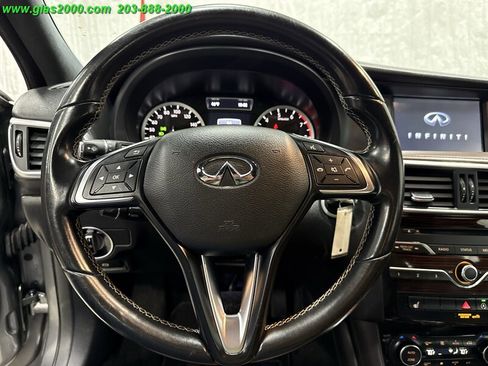 Used 2017 INFINITI QX30 Premium w/ Navigation Package image 4