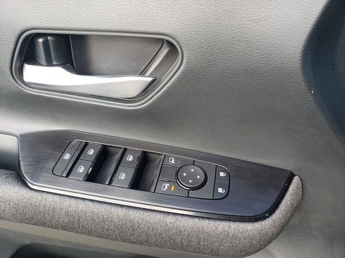 Certified 2025 Nissan Kicks SV image 27