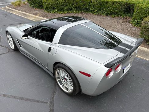 Used 2006 Chevrolet Corvette Coupe w/ Preferred Equipment Group RWD image 10