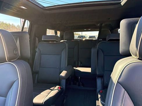 Certified 2025 Chevrolet Suburban Premier image 23